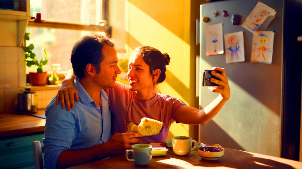 O que os casais que continuam se admirando fazem de diferente