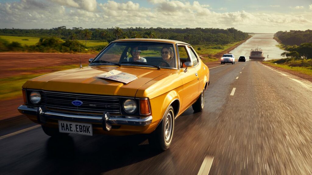 Você faria isso: 2 paranaenses cruzam 3 mil km em Corcel 1977 sem ar para entregar carro no am